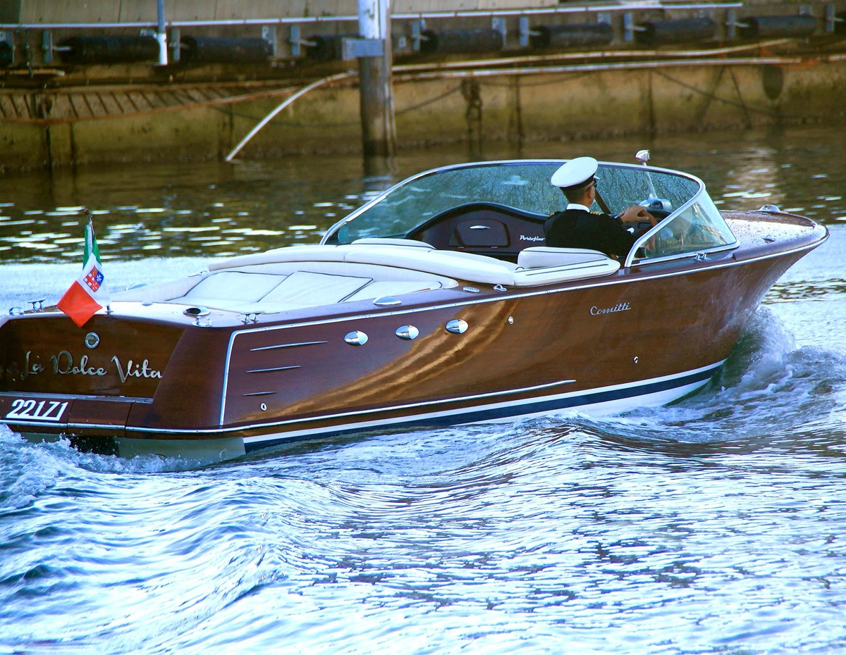 La Dolce Vita — Vip Classic Wooden Speedboat Sydney Harbour
