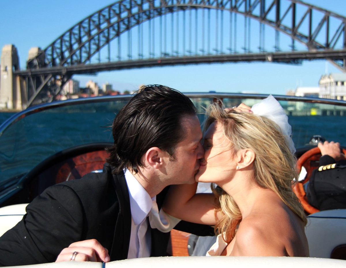 La Dolce Vita — Sydney Harbourridge Weddingoat Kiss